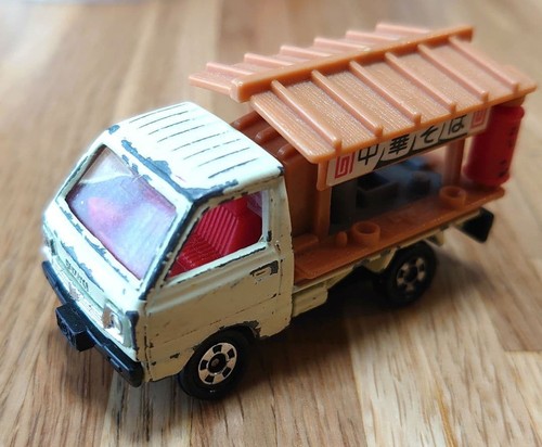 Tomica suzuki carrying ramen - tomica,